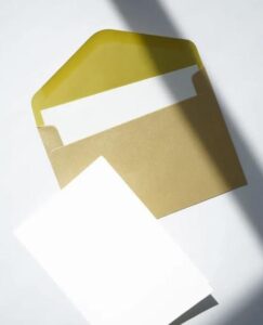 Liikemies oli etsinyt kadonnutta tytärtään kuusitoista vuotta tietämättä, että tämä asui ja työskenteli hänen omassa talossaan jo kauan.