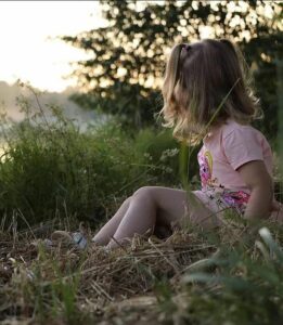 "Sulje silmäsi ja laske sataan!" — käski isäpuoli Polinaa jättäessään hänet metsään. Luvussa 43 kuului laukaus...