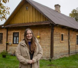 Saatuaan perinnön hän lähti syrjäisimpään paikkaan, naurujen kohteeksi entisen miehensä toimesta. Mutta kun tämä sai tietää, mitä hän perintönä sai…