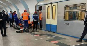 Mies auttoi synnytyksessä metrossa – eikä tiennyt, kuka nainen edes oli