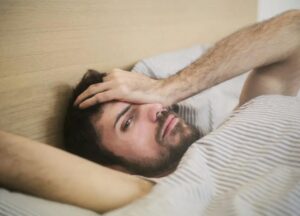 "Kuka sinä olet?" kysyin vieraalta mieheltä sängyssäni – "Olen miehesi", hän vastasi.