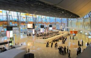 Veljeni ja hänen vaimonsa jättivät äitimme lentokentälle ja lähtivät lomalle: minun oli opetettava heille hyvin kova oppitunti
