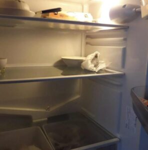 Tyttö löysi oman valokuvansa lehdestä ilmoituksen alla: "Kadonnut lapsi, auttakaa löytämään!": hän kauhistui tajutessaan, kuka kuvissa oikeasti oli.