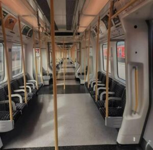 Metrojunassa suutuin nuoreen mieheen, koska hän ei antanut paikkaansa raskaana olevalle naiselle: mutta sitten hän nousi ja teki jotain yllättävää...