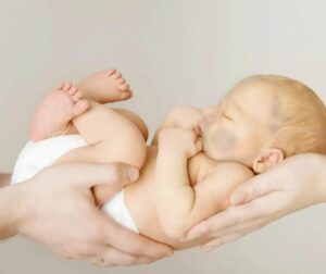 Synnytyksen jälkeen anoppi ryntäsi sairaalahuoneeseen ja alkoi moittia minua siitä, miten hoidan lasta – minun oli pakko asettaa hänet paikalleen.