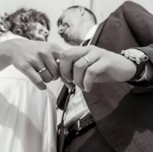 Mieheni toi kotiin “toisen vaimon” — suostuin, mutta yksi ehtoni jätti hänet tyhjin käsin