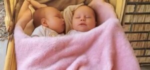 Isä, joka myi kaiken antaakseen tyttärilleen tulevaisuuden… ja kaksikymmentä vuotta myöhemmin he palasivat pukeutuneina lentäjiksi toteuttaakseen hänen suurimman unelmansa.
