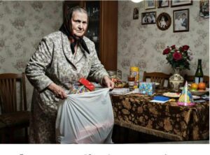 Kahdeksanvuotiaan tyttäreni syntymäpäivän jälkeen anoppini keräsi kaikki lahjat ja sanoi antavansa ne toiselle tyttärentyttärelle. Kun yritin puuttua asiaan, läimäytin häntä: silloin kärsivällisyyteni lopulta loppui...