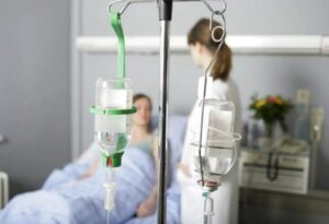 Taistelin syöpää vastaan ja makasin sairaalasängyssä viikkokausia heikkouden vallassa, kun eräänä päivänä tyttäreni kuiskasi minulle jotakin, mikä kylmeni veressäni: