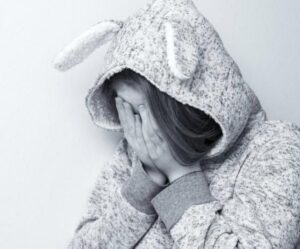 Neljäntoista vuoden iässä hänet heitettiin ulos kotoaan, koska oli raskaana — mutta kun hän palasi vuosia myöhemmin, kukaan ei tunnistanut naista, joksi hän oli kasvanut…