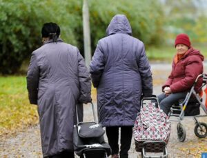 Tietämättä vaimonsa juuri voittaneen 50 miljardin dollarin arvoisen sopimuksen, hän hylkäsi vaimonsa ja heidän vakavasti sairaan tyttärensä toisen naisen vuoksi. Mutta se, mitä hänen avioliitolleen tapahtui, järkytti kaikkia.