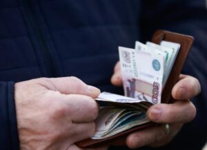 Moja äiti varasti vaimoni kortin voidakseen shoppailla kuin se olisi ollut hänen oikeutensa — ja soitti sitten minulle raivoissaan, kun kortti lakkasi toimimasta