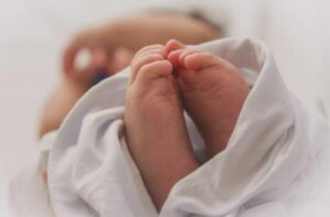 Seitsemänkymmentäyhdeksänvuotias nainen kaivoi joka aamu roskalaatikkoa – ihmiset luulivat hänen etsivän ruokaa, mutta totuus oli paljon kauheampi