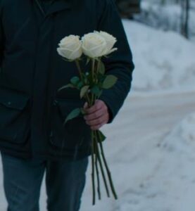 Hänen miehensä osti kolme valkoista ruusua joka perjantai – Elina ei pyytänyt 20 vuoden ajan... kunnes päätti seurata miestään